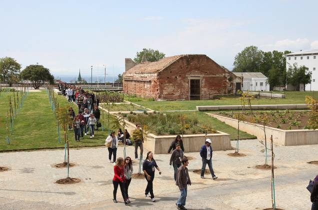 O Parque Cultural Valparaíso é uma antiga prisão que foi restaurada para servir como um grande centro de arte contemporânea