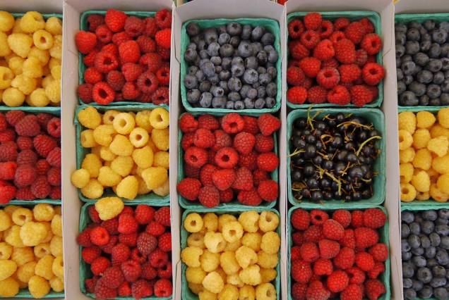 Framboesas no Farmers Market de Santa Monica Framboesas no Farmers Market de Santa Monica