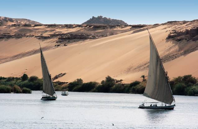 Feluccas navegando pelo Rio Nilo