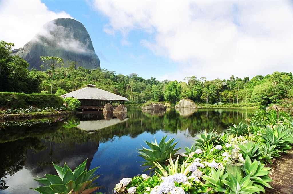 A Pedra Azul, no Parque Estadual Pedra Azul, Domingos Martins, Espírito Santo A Pedra Azul, no Parque Estadual Pedra Azul, Domingos Martins, Espírito Santo