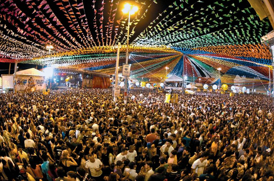Os festejos de São João em Aracaju (SE) se dividem em dois espaços, a Praça Hilton Lopes (foto) e a orla de Italaia