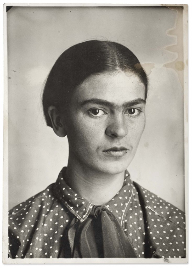 Frida Kahlo, braba e provocante em 1926 / Guillermo Kahlo, Museu Frida Kahlo