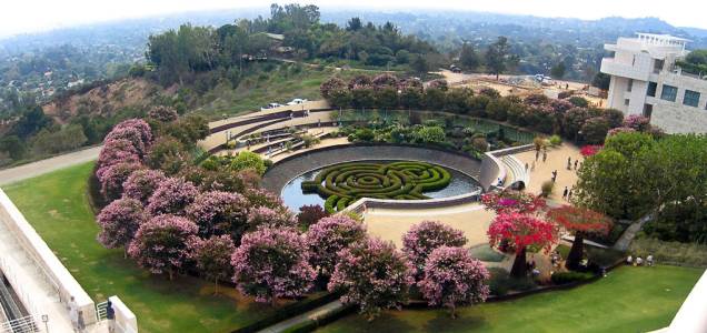 O Getty Center é um grande (e distante) complexo que abriga jardins, museu e auditórios O Getty Center é um grande (e distante) complexo que abriga jardins, museu e auditórios