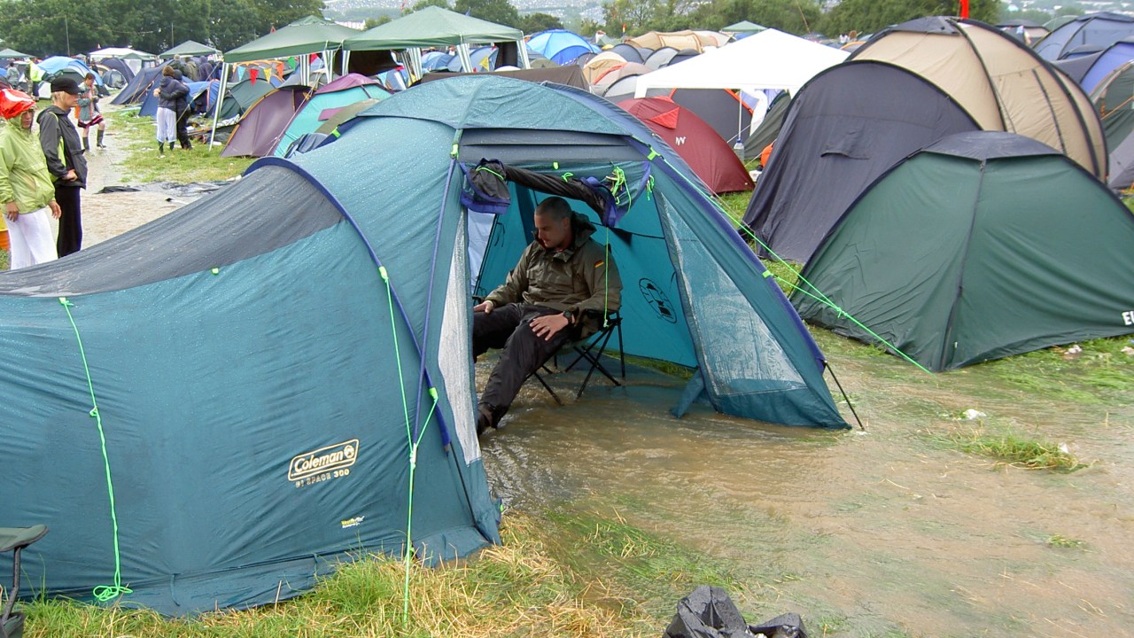 Glastonbury_2005_River_Through_Tent