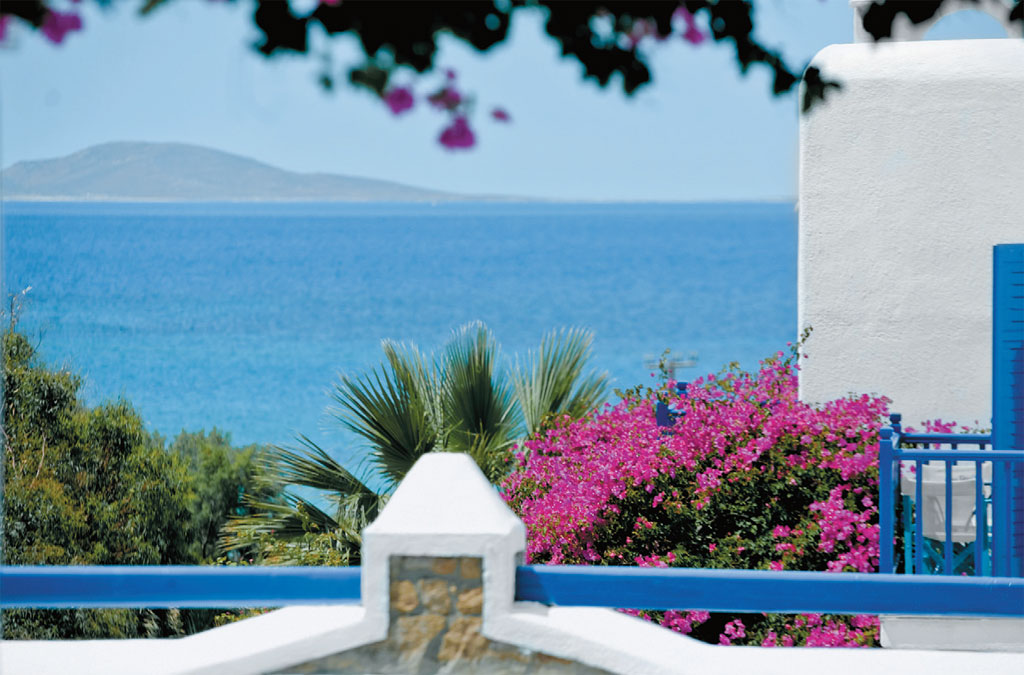 O mar em frente ao hotel San Marco, em Mikonos, Grécia