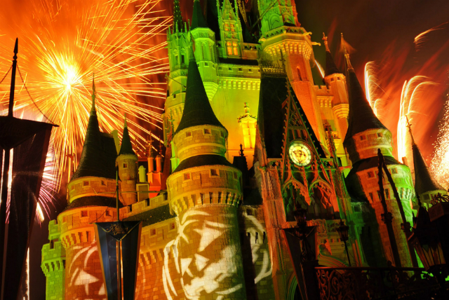 Castelo durante a Mickey's Not-So-Scary Halloween Party (Foto: divulgação)