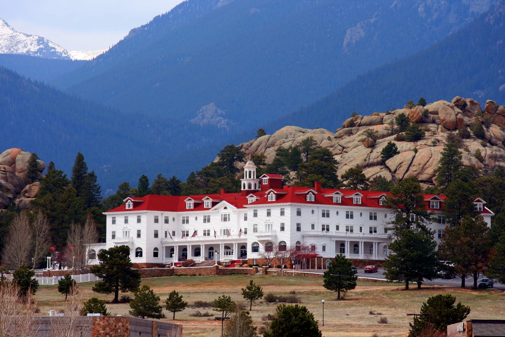 Há 106 anos, o Stanley Hotel se esconde entre as encostas das Montanhas Rochosas, no estado do Colorado (foto: wakedawg)