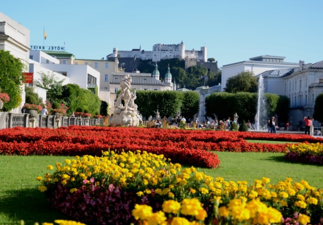 A compacta Salzburgo apresenta atrações populares como os jardins do palácio Mirabel e, no alto da colina, o Festung Hohensalzburg, o seu imponente castelo