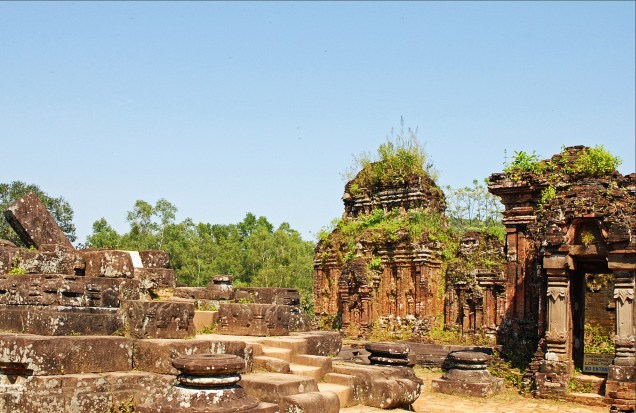 Boa parte do templo de My Son foi destruído por bombas americanas, durante a Guerra do Vietnã