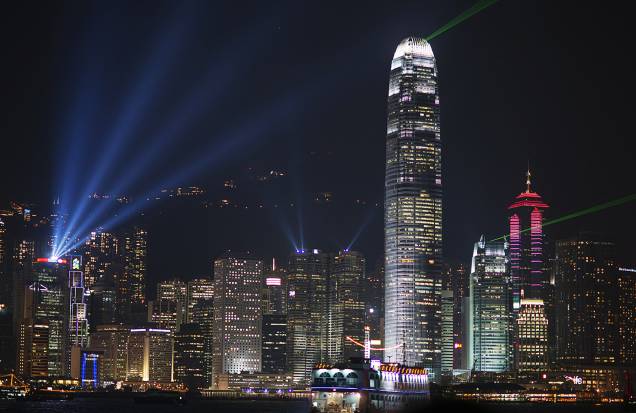 O skyline de Hong Kong é um dos mais impressionantes do mundo. O skyline de Hong Kong é um dos mais impressionantes do mundo.
