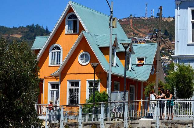 O Hotel Brighton oferece um happy hour com vista para o Oceano Pacífico - uma das visões privilegiadas da cidade de Valparaíso