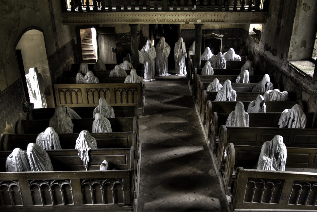 A Igreja de St. George é habitada por fantasmas! (foto: Piefke La Belle)