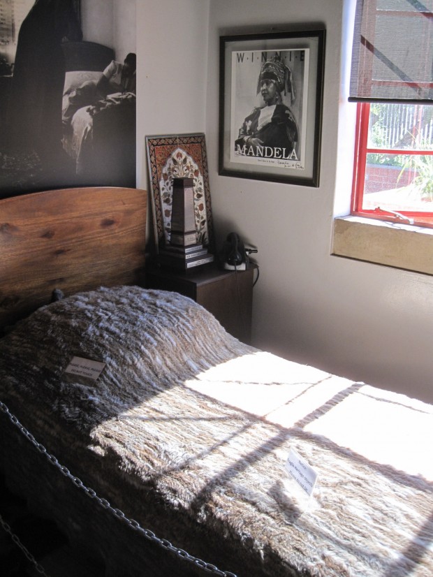 Um dos cômodos da casa onde Nelson Mandela viveu até a sua prisão