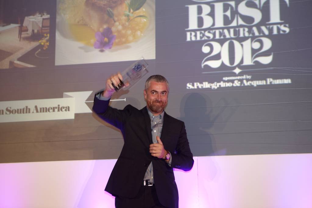 Alex Alala recebe o prêmio de melhor restaurante na América do Sul e 4º melhor do mundo Alex Alala recebe o prêmio de melhor restaurante na América do Sul e 4º melhor do mundo