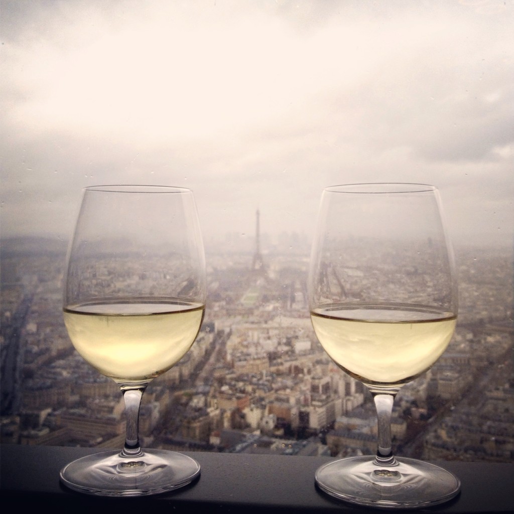 O restaurante Le Ciel de Paris (cieldeparis.com), ótima escolha para uma refeição with a view, no 56º andar do edifício 
