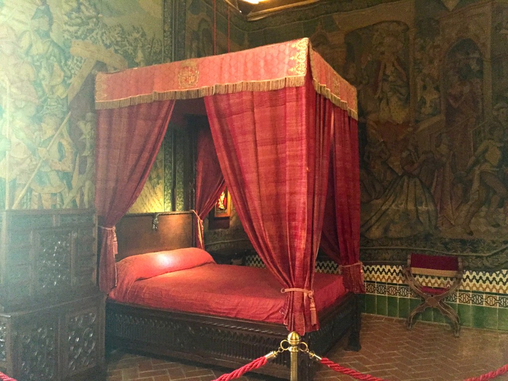 Um dos quartos usados pela família real. (Foto: Família Nômade)