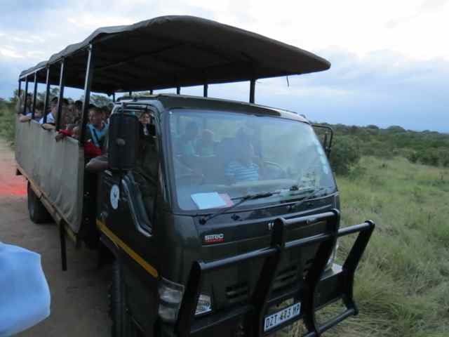 Os veículos usados para os safáris econômicos dentro do Kruger