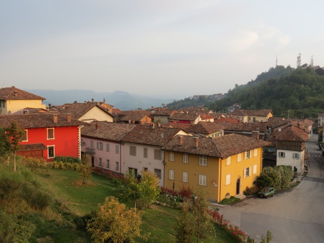 Fim de tarde na fofíssima La Morra, uma das beldades discretas do Piemonte