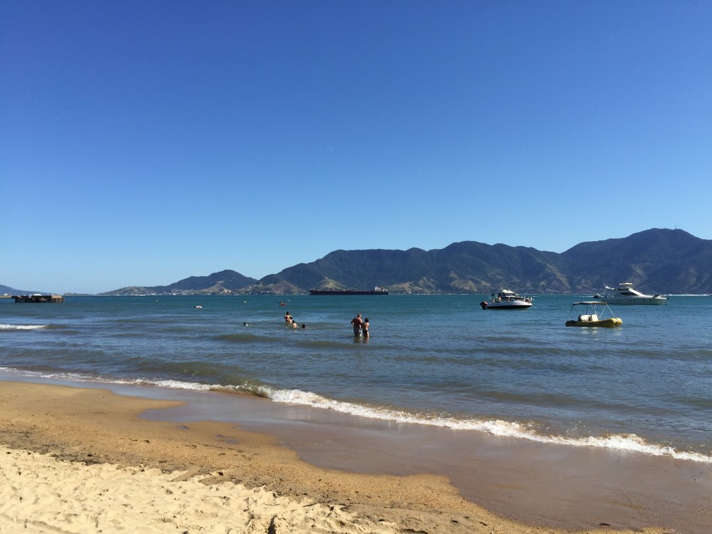 A praia do Sino é ótima para tomar banho de mar (foto: Família Nômade)