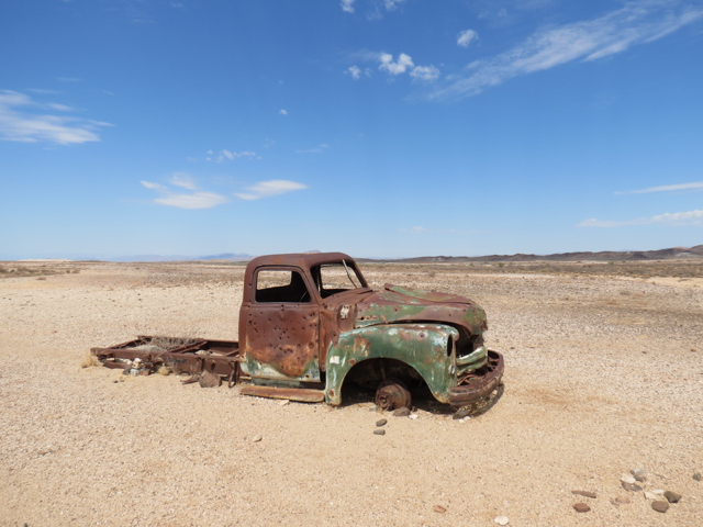 Isso é o que você teme que aconteça com você caso o seu carro quebre no deserto da Namíbia, onde você dirige centenas de quilômetros sem cruzar com um ser humano (mas pensa positivo e se joga!)