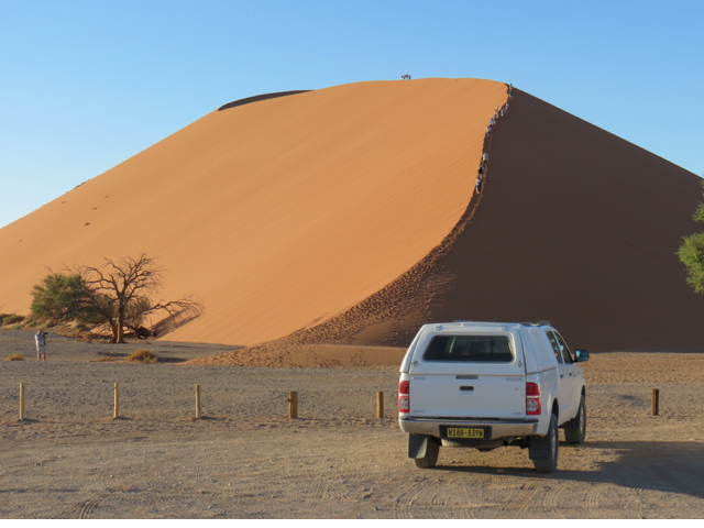 Toda-poderosa Sossusvlei, onde as dunas chegam a quase 400 metros de altura