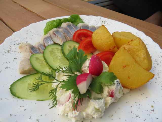 Salada de arenque, uma das delícias da cozinha lituana (se é que você gosta muuuito de dill)