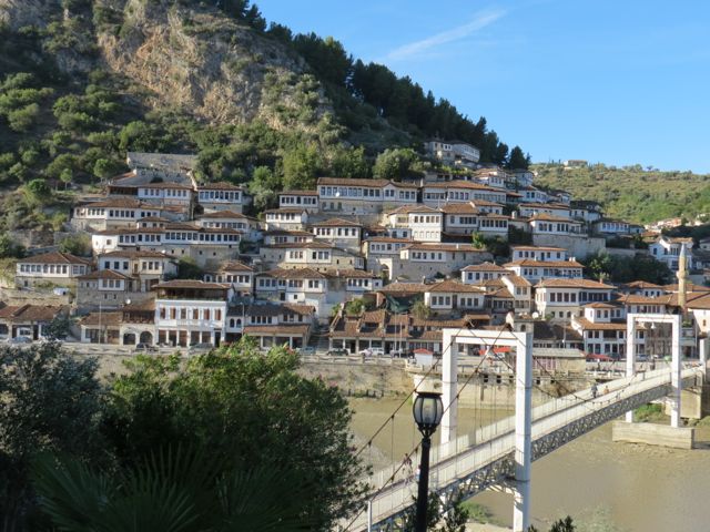 Berat, a cidade das mil janelas