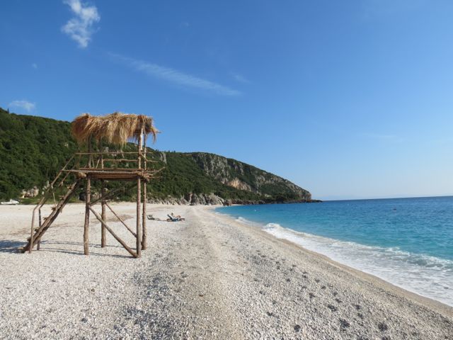 Fim de verão em Dhermi, a praia mais "badalada" da Albânia: cadê todo mundo?