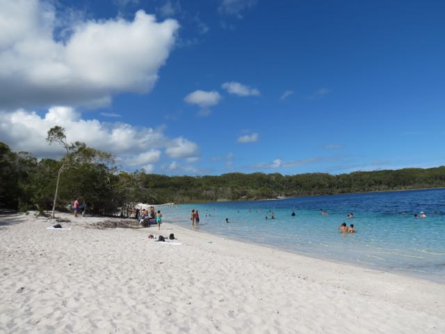 O lago é apenas um dos 100 em Fraser Island...