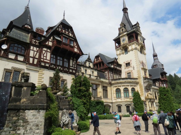 Peles: qualquer semelhança com os castelos da Rota Romântica alemã não é mera coincidência