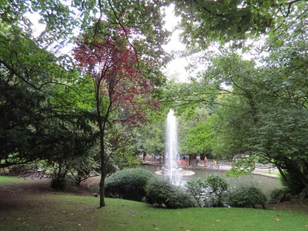 Parque central na verdejante Oviedo