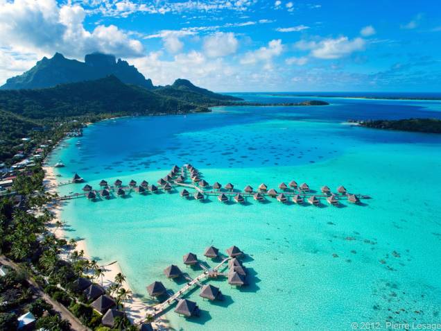 Bangalôs sobre as águas em Bora Bora Bangalôs sobre as águas em Bora Bora