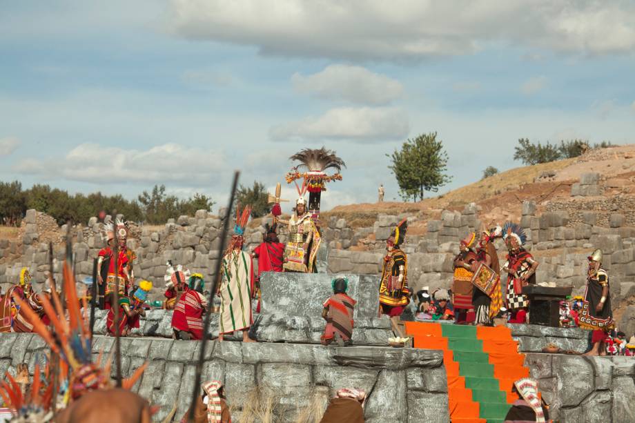 Celebração do Inti Raymi na Fortaleza de Sacsayhuamán, em Cusco, Peru
