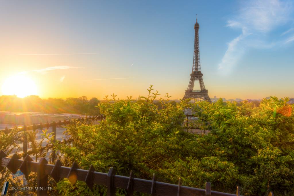 Jardim do Trocadero com vista para a Torre Eiffel, Paris, França
