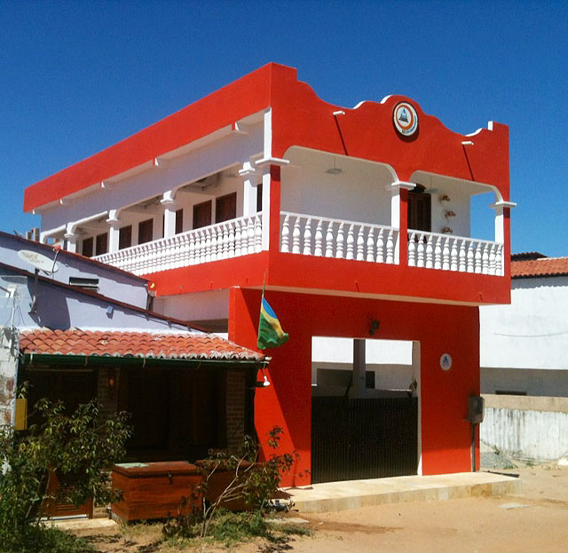 A entrada no hostel, que fica no centro de Jericoacoara (foto: divulgação)