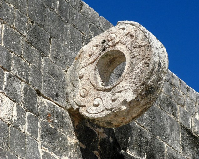 Detalhe do campo de bola, em Chichén Itzá, Yucatán