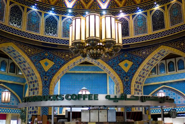 A visita ao Ibn Battuta Mall vale tanto pelas compras por sua bem concebida decoração