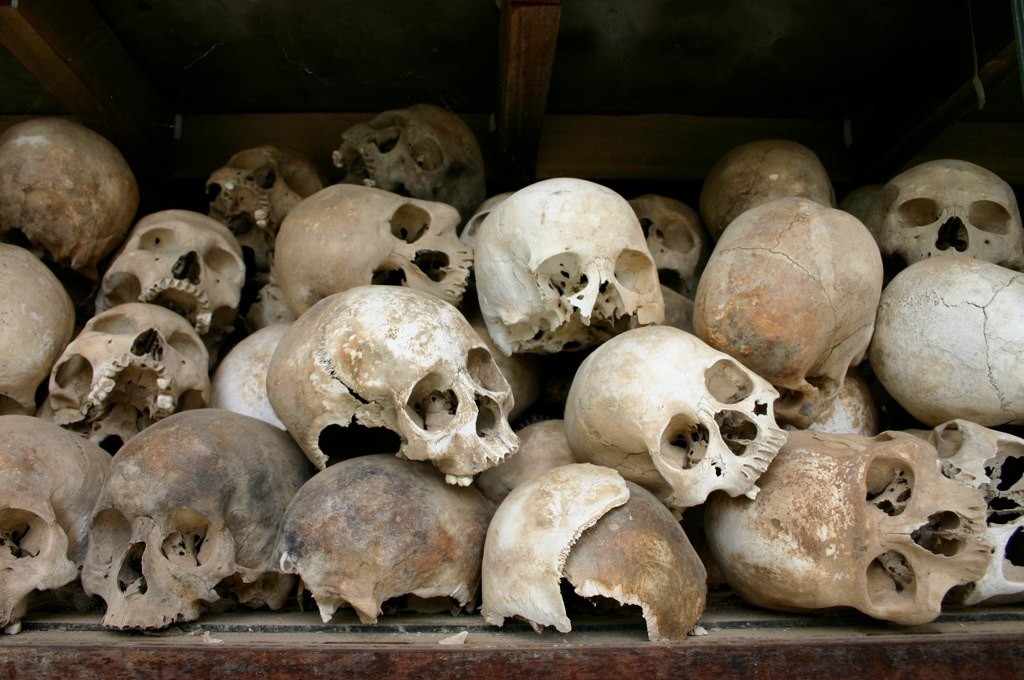 Crânios em exposição nos Killing Fields (foto: Suzanne)