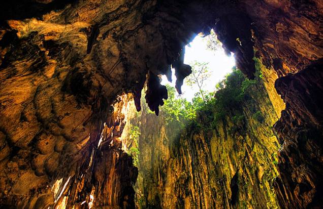 Interior das Batu Caves.
