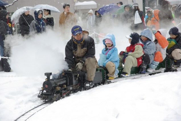 O Festival da Neve de Sapporo possui uma extensa agenda de eventos e diversões, possuindo uma atmosfera muito familiar