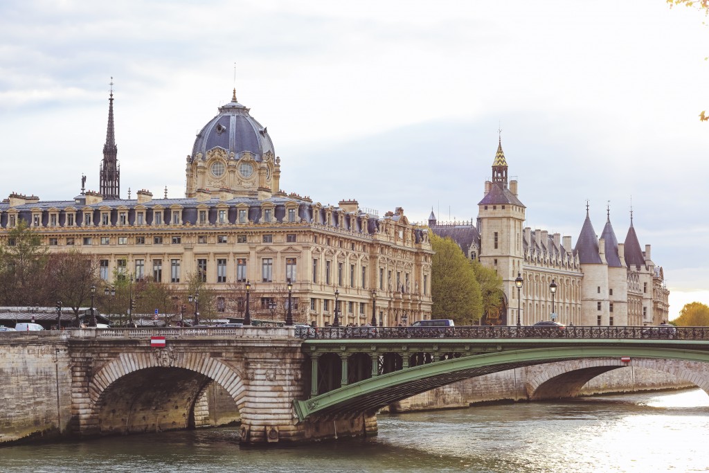 Ponte au Change em frente do castelo La Conciergerie (foto: iStock)