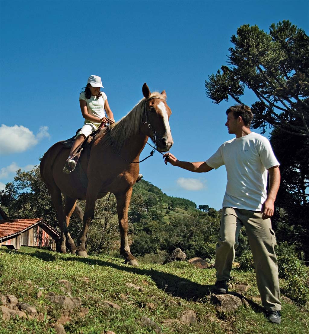 Cavalgada entre as araucárias da La Hacienda, em Gramado