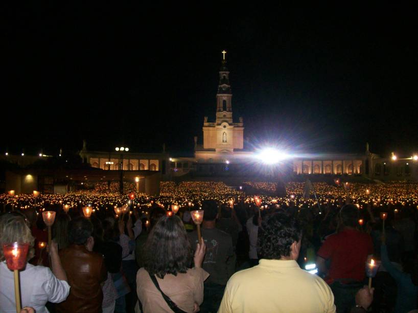 Procissão das velas dia 12 de maio no Santuário de <a href="http://viajeaqui.abril.com.br/cidades/portugal-fatima" rel="Fátima" target="_self">Fátima</a>, <a href="http://viajeaqui.abril.com.br/paises/portugal" rel="Portugal" target="_self">Portugal</a>