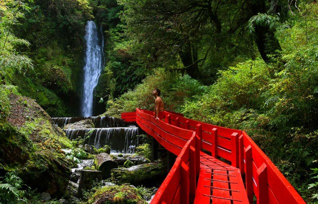 A região de Pucón e Villarrica está repleta de cachoeiras, passeios e fontes geotérmicas
