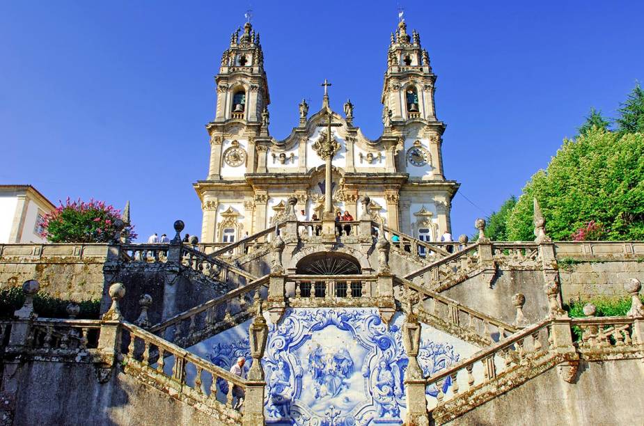 O Santuário de Nossa Senhora dos Remédios, em Lamego, Portugal, fica no alto de uma escadaria com mais de 600 degraus