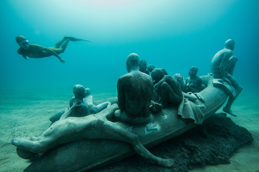 "The Raft of Lampedusa" também fica no fundo do mar da ilha de Lanzarote, na Espanha