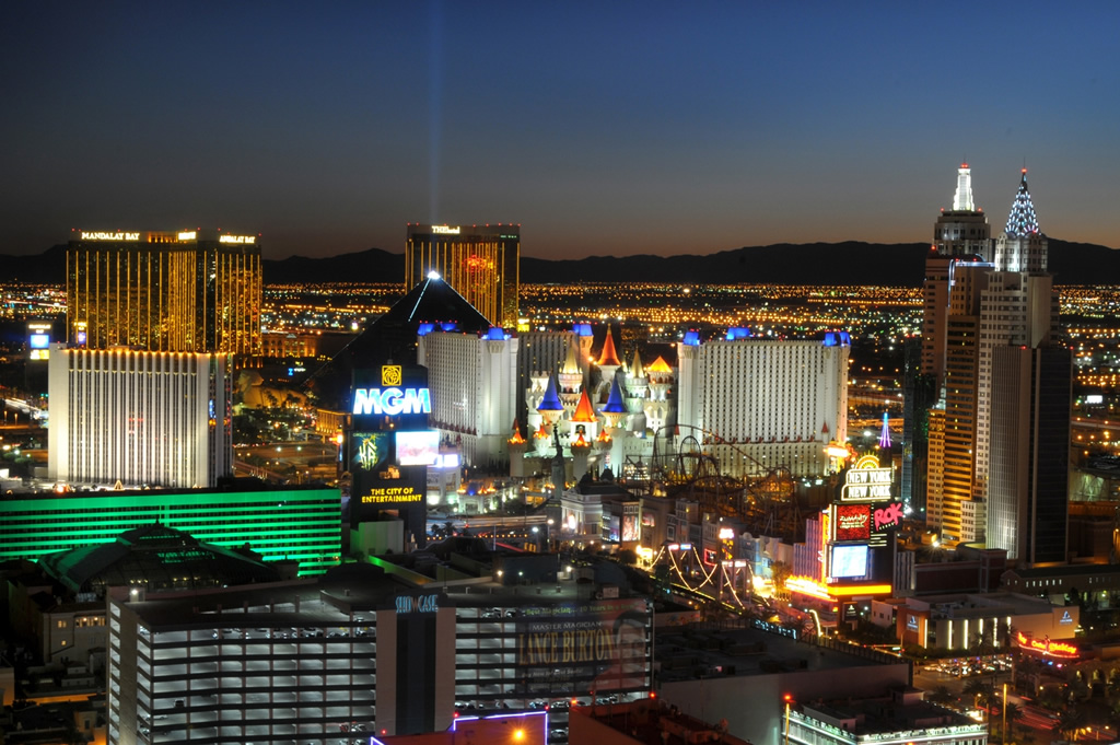 Encravada no meio do deserto de Nevada, Las Vegas fisga o visitante pelas inúmeras opções de entretenimento