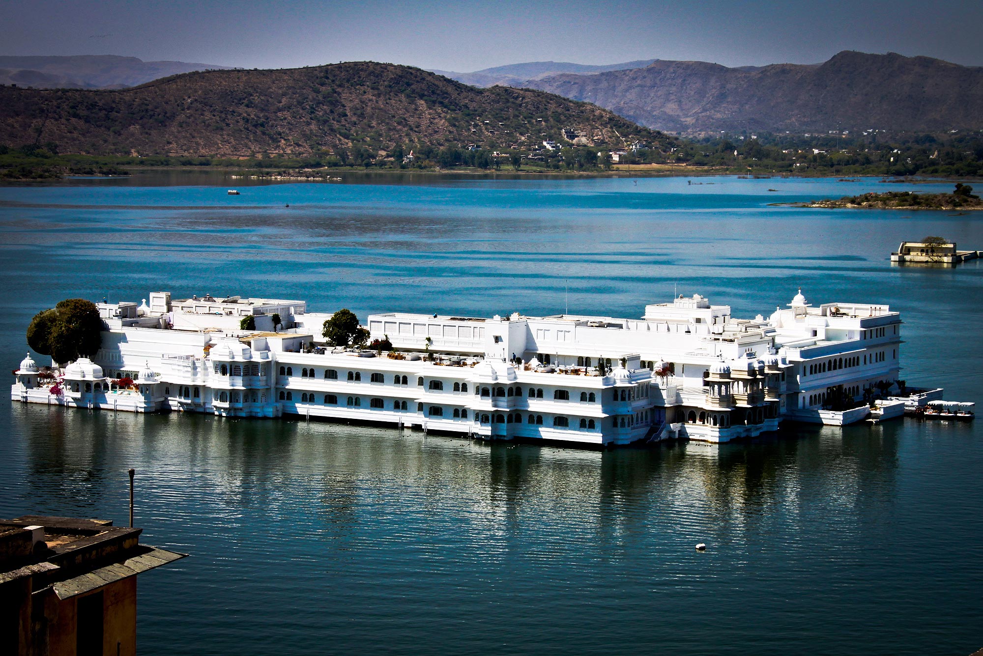 Hotel Lake Palace, em Udaipur, Rajastão, Índia Hotel Lake Palace, em Udaipur, Rajastão, Índia