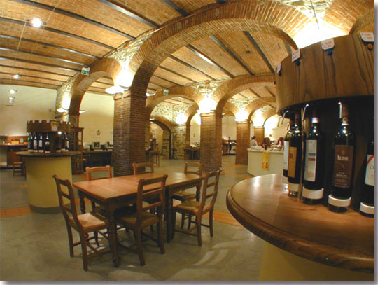 Neste ambiente inspirador os vinhos Chianti Classico ocupam o lugar de destaque