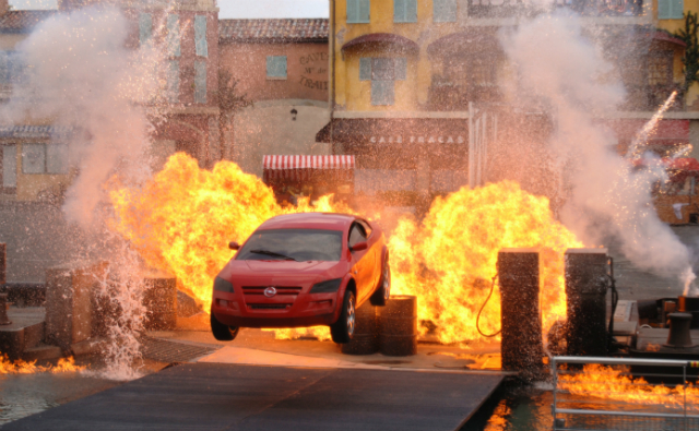 Explosão no Light, Motors, Action! Extreme Stunt Show (Foto: divulgação)